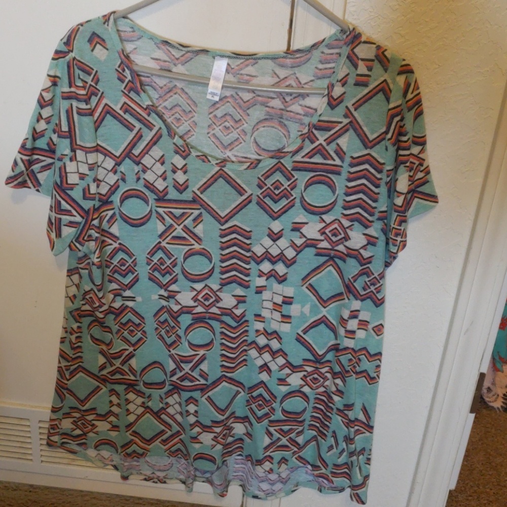 Lularoe perfect t asymmetrical pattern